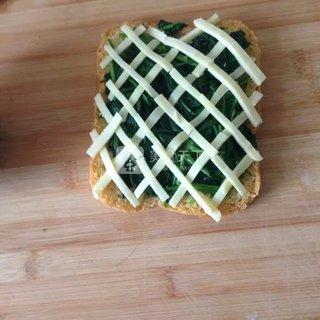 <a href=/shicai/shucai/BoCai/index.html target=_blank><u>菠菜</u></a><a href=/shicai/mimian/NaiLao/index.html target=_blank><u>奶酪</u></a><a href=/shicai/guopin/ZhiMa/index.html target=_blank><u>芝麻</u></a>粉土司