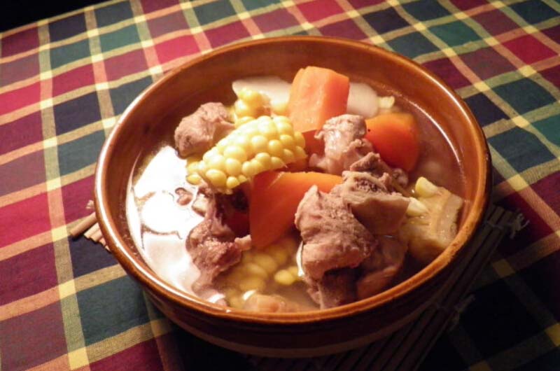 <a href=/shicai/shucai/HuLuoBo/index.html target=_blank><u>胡<a href=/shicai/shucai/LuoBo/index.html target=_blank><u>萝卜</u></a></u></a><a href=/shicai/rouqin/PaiGu/index.html target=_blank><u>排骨</u></a>汤的做法1