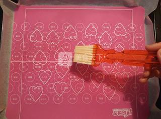 爱心<a href=zt/qifengdg target=_blank><u>戚风蛋糕</u></a>卷