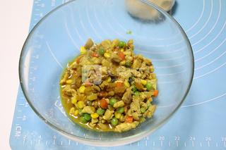 苏式咖喱<a href=/shicai/rouqin/ZhengJi/index.html target=_blank><u>鸡肉</u></a>月饼