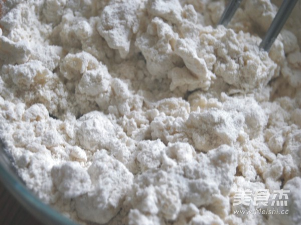 心形<a href=/shicai/shucai/JiuHuang/index.html target=_blank><u>韭黄</u></a>盒子的做法