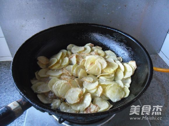 原味<a href=/shicai/shucai/TuDou/index.html target=_blank><u>土豆</u></a>片的做法