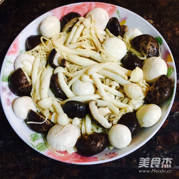 杂菇炒鸡翼的做法