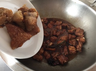 粽子烧<a href=/shicai/rouqin/PaiGu/index.html target=_blank><u>排骨</u></a>