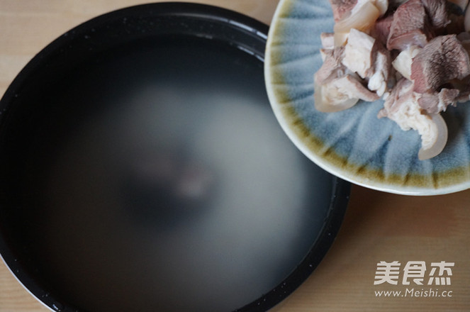 #恒大兴安滋补<a href=/shicai/rouqin/YangRou/index.html target=_blank><u>羊肉</u></a>粥#的做法