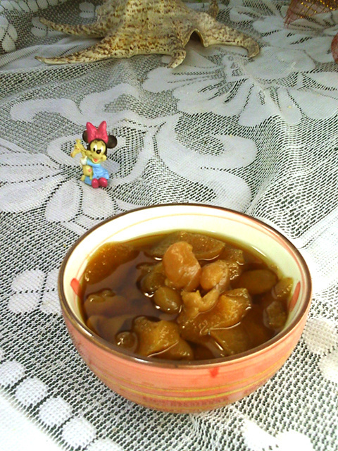 龙眼冰糖炖<a href=/shicai/guopin/Li/index.html target=_blank><u>梨</u></a>