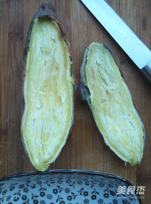 早餐<a href=/shicai/shucai/HongShu/index.html target=_blank><u>红薯</u></a><a href=/shicai/mimian/NaiLao/index.html target=_blank><u>奶酪</u></a>焗蛋的做法