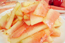 <a href=/shicai/guopin/XiGua/index.html target=_blank><u>西瓜</u></a>皮怎么做好吃