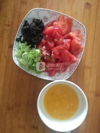 <a href=/shicai/shucai/XiHongShi/index.html target=_blank><u>西红柿</u></a><a href=/shicai/shucai/MuEr/index.html target=_blank><u>木耳</u></a><a href=/shicai/rouqin/JiDan/index.html target=_blank><u>鸡蛋</u></a>面