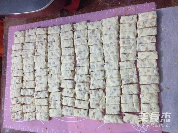 <a href=/shicai/guopin/HuaSheng/index.html target=_blank><u>花生</u></a>牛轧糖的做法