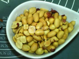 <a href=/shicai/guopin/HuaSheng/index.html target=_blank><u>花生</u></a>糖