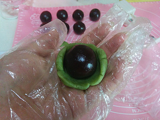 抹茶豆沙<a href=/shicai/guopin/Tao/index.html target=_blank><u>桃</u></a>山月饼