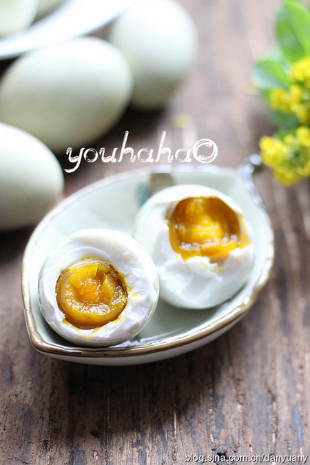 自制咸<a href=/shicai/rouqin/YaDan/index.html target=_blank><u>鸭蛋</u></a>