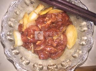 <a href=/shicai/shucai/YinEr/index.html target=_blank><u>银耳</u></a><a href=/shicai/shucai/MuEr/index.html target=_blank><u>木耳</u></a>炒肉