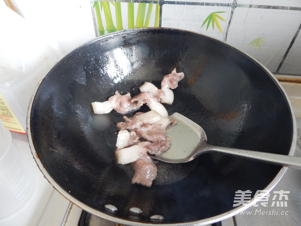 香辣<a href=/shicai/shucai/TuDou/index.html target=_blank><u>土豆</u></a>蒜苔炒肉的做法