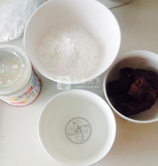 豆沙<a href=/shicai/mimian/NuoMi/index.html target=_blank><u>糯米</u></a>饼