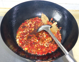 香辣<a href=/shicai/rouqin/NiuNan/index.html target=_blank><u>牛腩</u></a>烧<a href=/shicai/shucai/TuDou/index.html target=_blank><u>土豆</u></a>