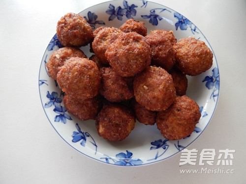 <a href=zt/hsszt target=_blank><u>红烧狮子头</u></a>的做法