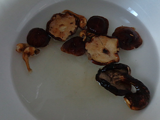 <a href=/shicai/shucai/XiangGu/index.html target=_blank><u>香菇</u></a>腊肠煲仔饭