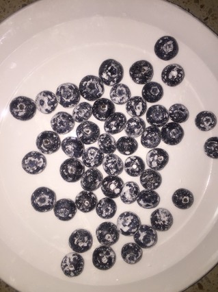 <a href=/shicai/guopin/LanMei/index.html target=_blank><u>蓝莓</u></a>轻乳酪蛋糕