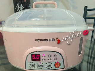 红<a href=/shicai/guopin/Zao/index.html target=_blank><u>枣</u></a><a href=/shicai/shucai/YinEr/index.html target=_blank><u>银耳</u></a><a href=/shicai/guopin/LianZi/index.html target=_blank><u>莲子</u></a>汤