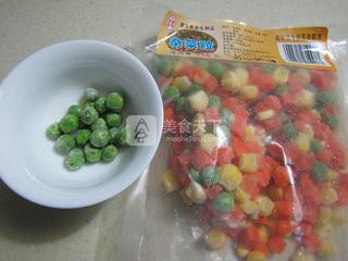 玉子<a href=/shicai/mimian/DouFu/index.html target=_blank><u>豆腐</u></a>蒸虾