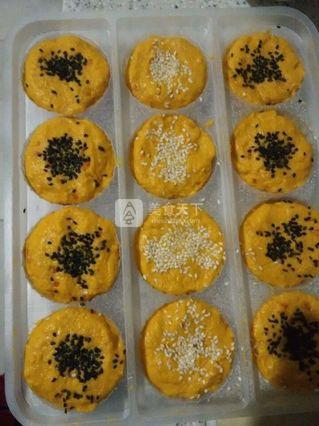 <a href=/shicai/mimian/NuoMi/index.html target=_blank><u>糯米</u></a><a href=/shicai/shucai/NanGua/index.html target=_blank><u>南瓜</u></a>饼