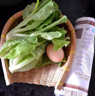 <a href=/shicai/rouqin/JiDan/index.html target=_blank><u>鸡蛋</u></a><a href=/shicai/shucai/ShengCai/index.html target=_blank><u>生菜</u></a>炒<a href=/shicai/mimian/GuaMian/index.html target=_blank><u>挂面</u></a>