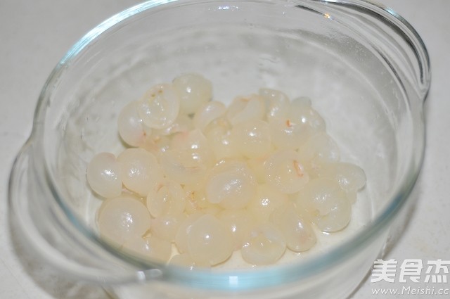 <a href=/shicai/guopin/GuiYuan/index.html target=_blank><u>桂圆</u></a><a href=/shicai/guopin/ManYueMei/index.html target=_blank><u>蔓越莓</u></a>甜心奶露的做法