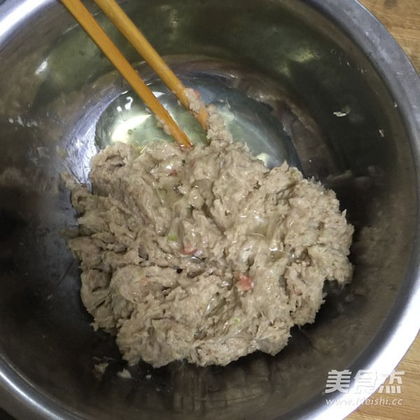 <a href=/shicai/rouqin/YangRou/index.html target=_blank><u>羊肉</u></a>丸子汤的做法