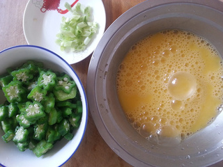 <a href=/shicai/shucai/QiuKui/index.html target=_blank><u>秋葵</u></a>黑<a href=/shicai/shucai/MuEr/index.html target=_blank><u>木耳</u></a>炒<a href=/shicai/rouqin/JiDan/index.html target=_blank><u>鸡蛋</u></a>