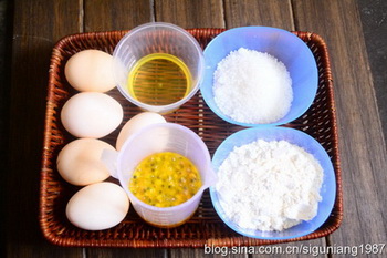 <a href=/shicai/guopin/BaiXiangGuo/index.html target=_blank><u>百香果</u></a><a href=zt/qifengdg target=_blank><u>戚风蛋糕</u></a>步骤1