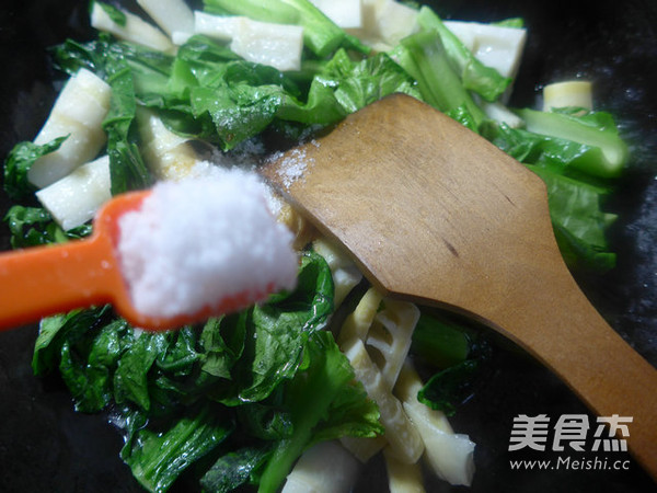 雷笋烧天菜芯的做法