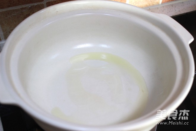 <a href=/shicai/rouqin/YangRou/index.html target=_blank><u>羊肉</u></a><a href=/shicai/mimian/XiaoMi/index.html target=_blank><u>小米</u></a>粥的做法