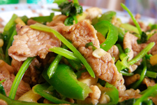 <a href=/shicai/shucai/QingJiao/index.html target=_blank><u>青椒</u></a>炒肉的做法