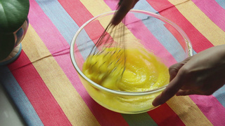 <a href=/shicai/mimian/NiuNai/index.html target=_blank><u>牛奶</u></a><a href=zt/qifengdg target=_blank><u>戚风蛋糕</u></a>