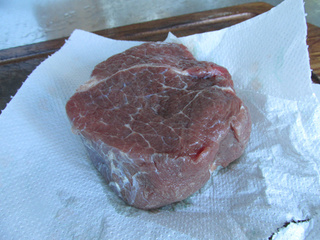 红酒波煮菲力<a href=/shicai/rouqin/NiuRou/index.html target=_blank><u>牛肉</u></a>