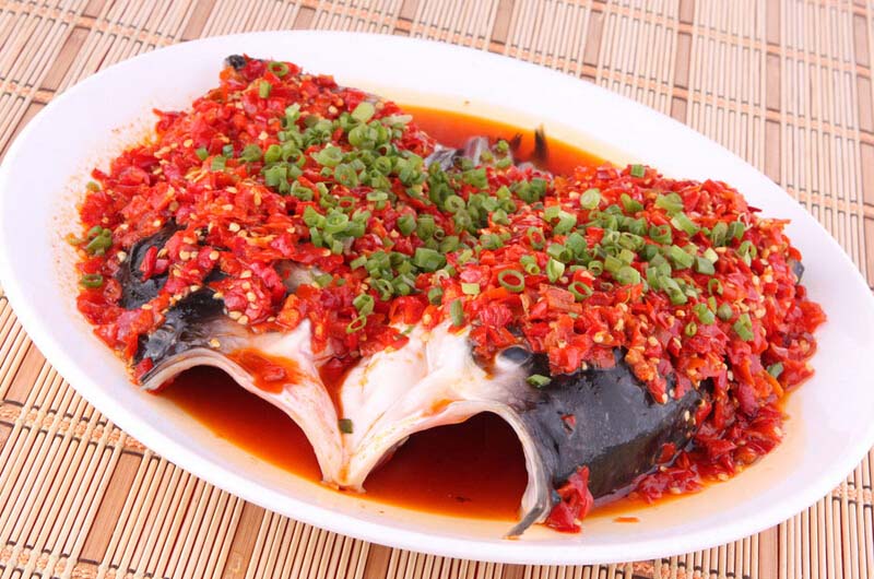 剁椒<a href=/shicai/shuichanpin/YuYuTou/index.html target=_blank><u>鱼头</u></a>做法2