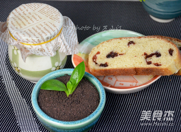 瓷罐<a href=/shicai/mimian/SuanNai/index.html target=_blank><u>酸奶</u></a>&盆栽的做法