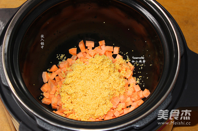 <a href=/shicai/shucai/HongShu/index.html target=_blank><u>红薯</u></a><a href=/shicai/mimian/XiaoMi/index.html target=_blank><u>小米</u></a>粥的做法