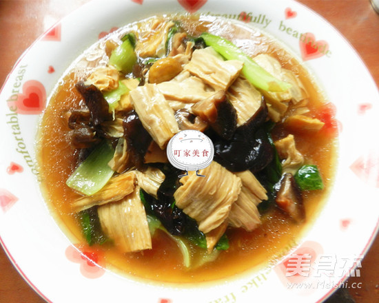 <a href=/shicai/shucai/MuEr/index.html target=_blank><u>木耳</u></a><a href=/shicai/mimian/FuZhu/index.html target=_blank><u>腐竹</u></a>炒<a href=/shicai/shucai/YouCai/index.html target=_blank><u>油菜</u></a>的做法