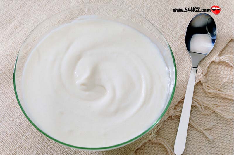 喝<a href=/shicai/mimian/SuanNai/index.html target=_blank><u>酸奶</u></a>的好处和坏处3