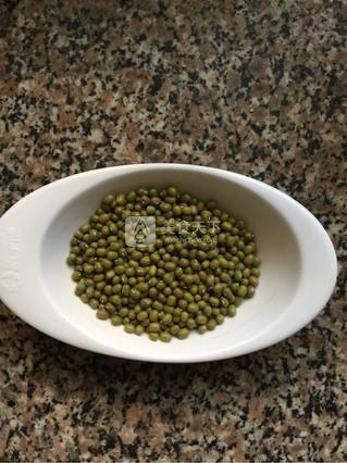 <a href=/shicai/mimian/DaMi/index.html target=_blank><u>大米</u></a><a href=/shicai/mimian/LvDou/index.html target=_blank><u>绿豆</u></a>粥