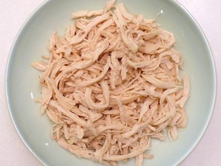 <a href=/shicai/shucai/LuSun/index.html target=_blank><u>芦笋</u></a>鸡丝色拉