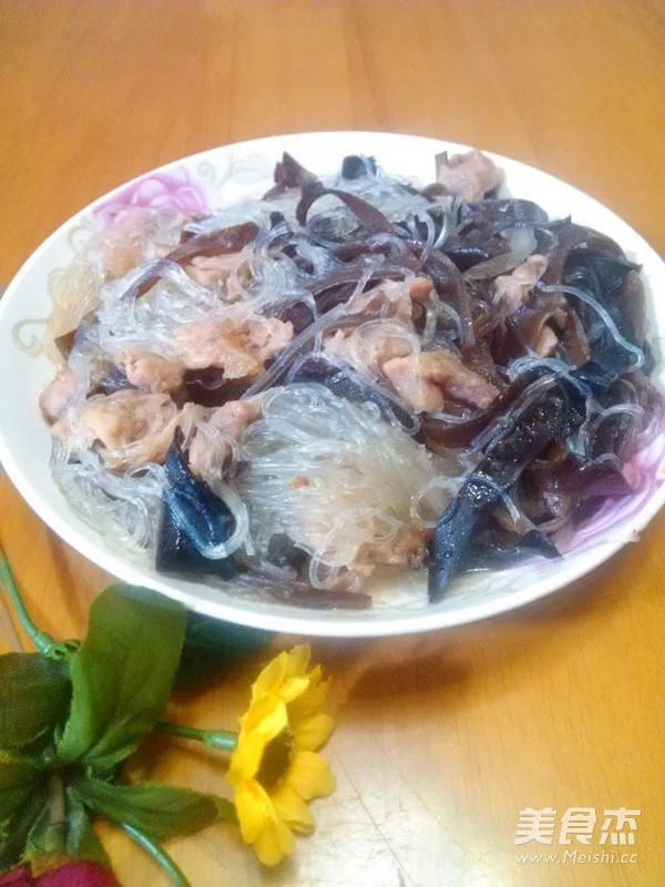 肉片<a href=/shicai/shucai/MuEr/index.html target=_blank><u>木耳</u></a><a href=/shicai/mimian/FenSi/index.html target=_blank><u>粉丝</u></a>的做法