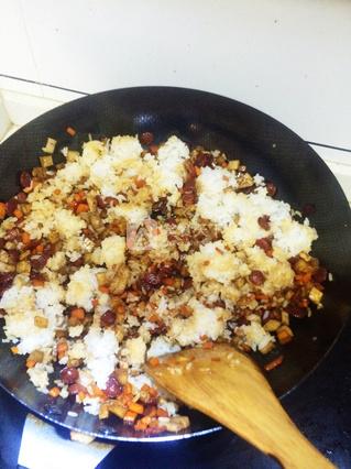 <a href=/shicai/shucai/XiangYu/index.html target=_blank><u>香芋</u></a>腊肠饭