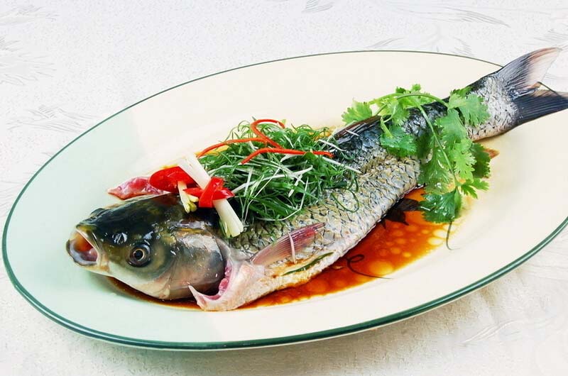 清炖<a href=/shicai/shuichanpin/CaoYu/index.html target=_blank><u>草鱼</u></a>的家常做法3