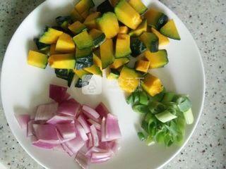 <a href=/shicai/shucai/YangCong/index.html target=_blank><u>洋葱</u></a>小<a href=/shicai/shucai/NanGua/index.html target=_blank><u>南瓜</u></a>疙瘩汤