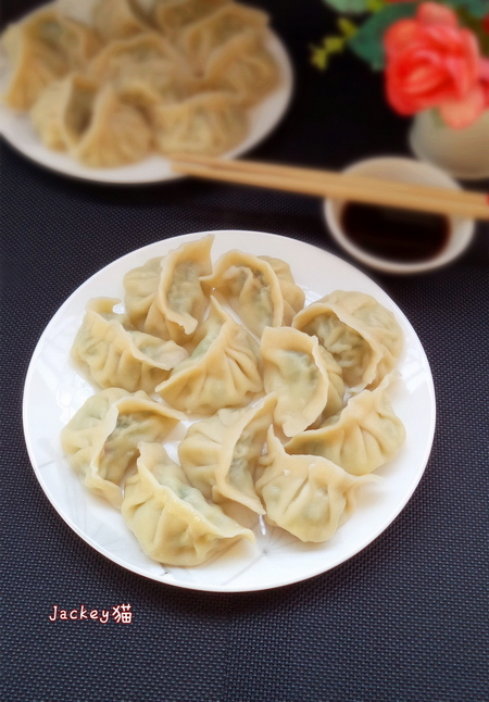 鲜<a href=/shicai/shuichanpin/YouYu/index.html target=_blank><u>鱿鱼</u></a>饺子的做法
