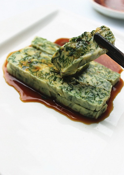 翡翠<a href=/shicai/shucai/BoCai/index.html target=_blank><u>菠菜</u></a>蒸蛋